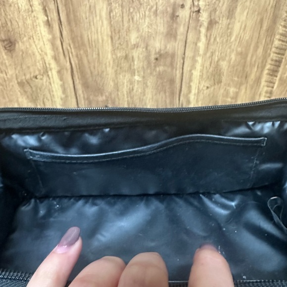 Black Travel Luggage Bag with Durable Design - Picture 7 of 8